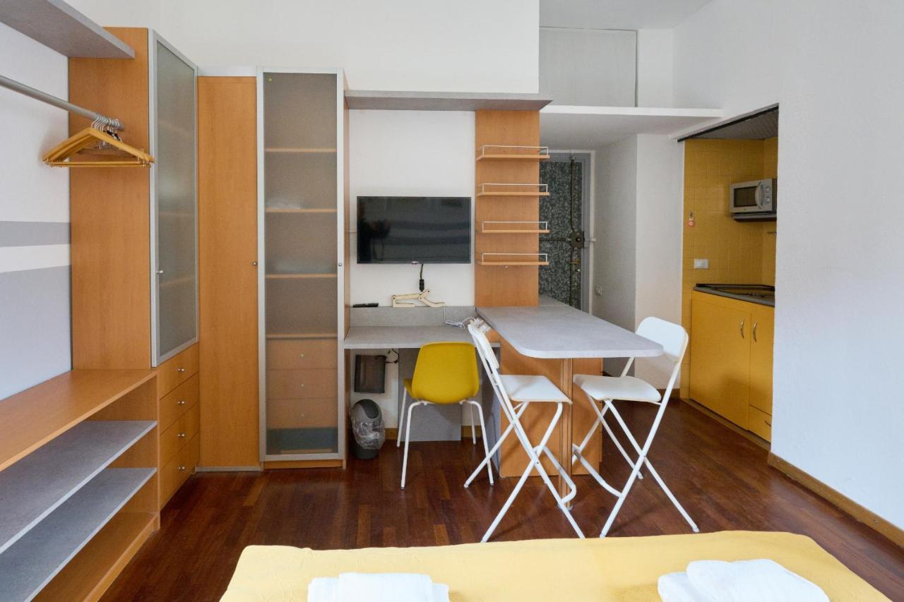 Artist Nadia'S Apartment In Porta Vercellina Milano Eksteriør bilde