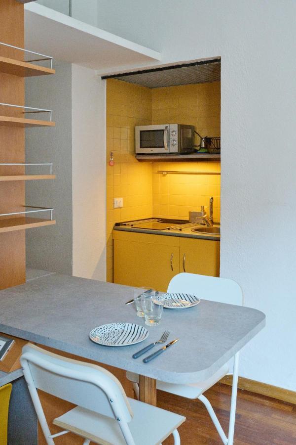Artist Nadia'S Apartment In Porta Vercellina Milano Eksteriør bilde