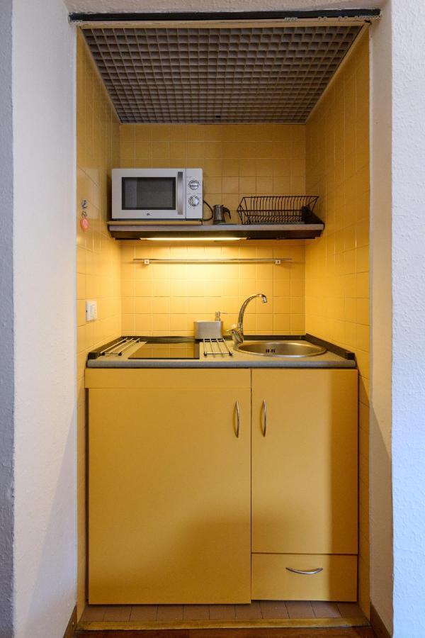 Artist Nadia'S Apartment In Porta Vercellina Milano Eksteriør bilde
